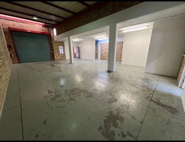 230M² WAREHOUSE TO LET IN STRIJDOMPARK